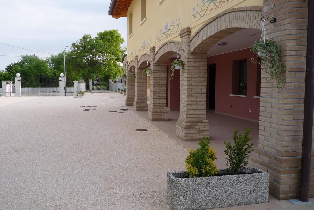 Agriturismo Ai Laghi Pocenia Luaran gambar